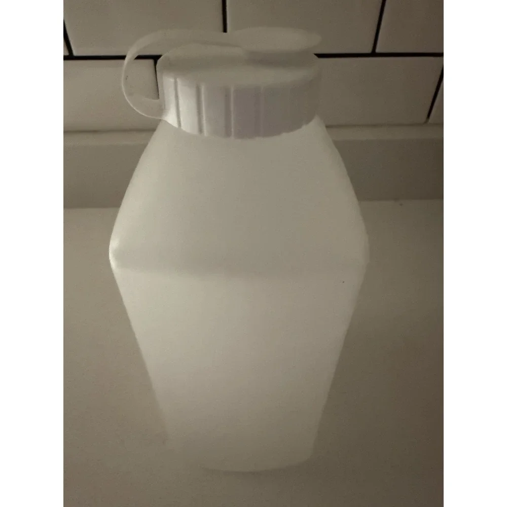 Vintage Rubbermaid 2 Quart 64 Oz Servin Saver Drink/Beverage Pitcher/Bottle 2468